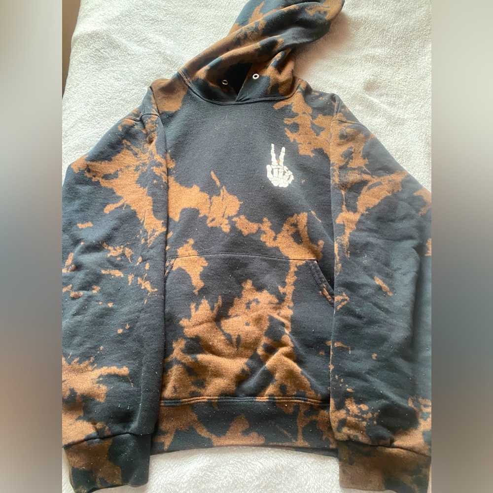 artist union bleach dyed skeleton hand peace sign